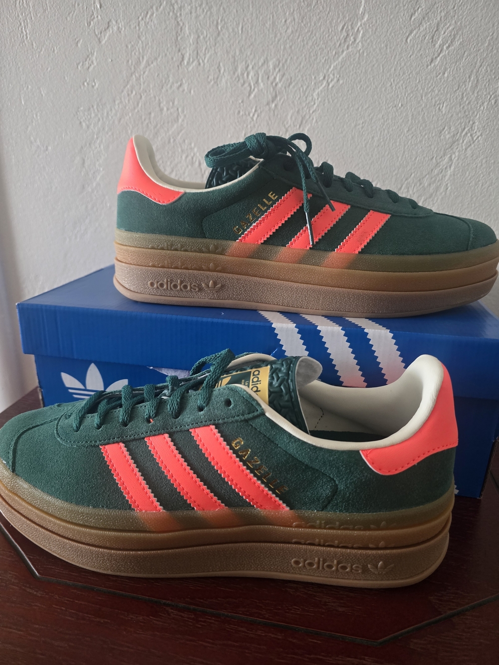 adidas Gazelle Platform Women’s Sneakers Size 7.5— Forest Green with Neon Coral - Picture 1 of 6